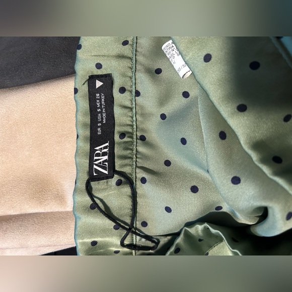 Zara Green and black polka dot silk like skirt - Picture 4 of 4